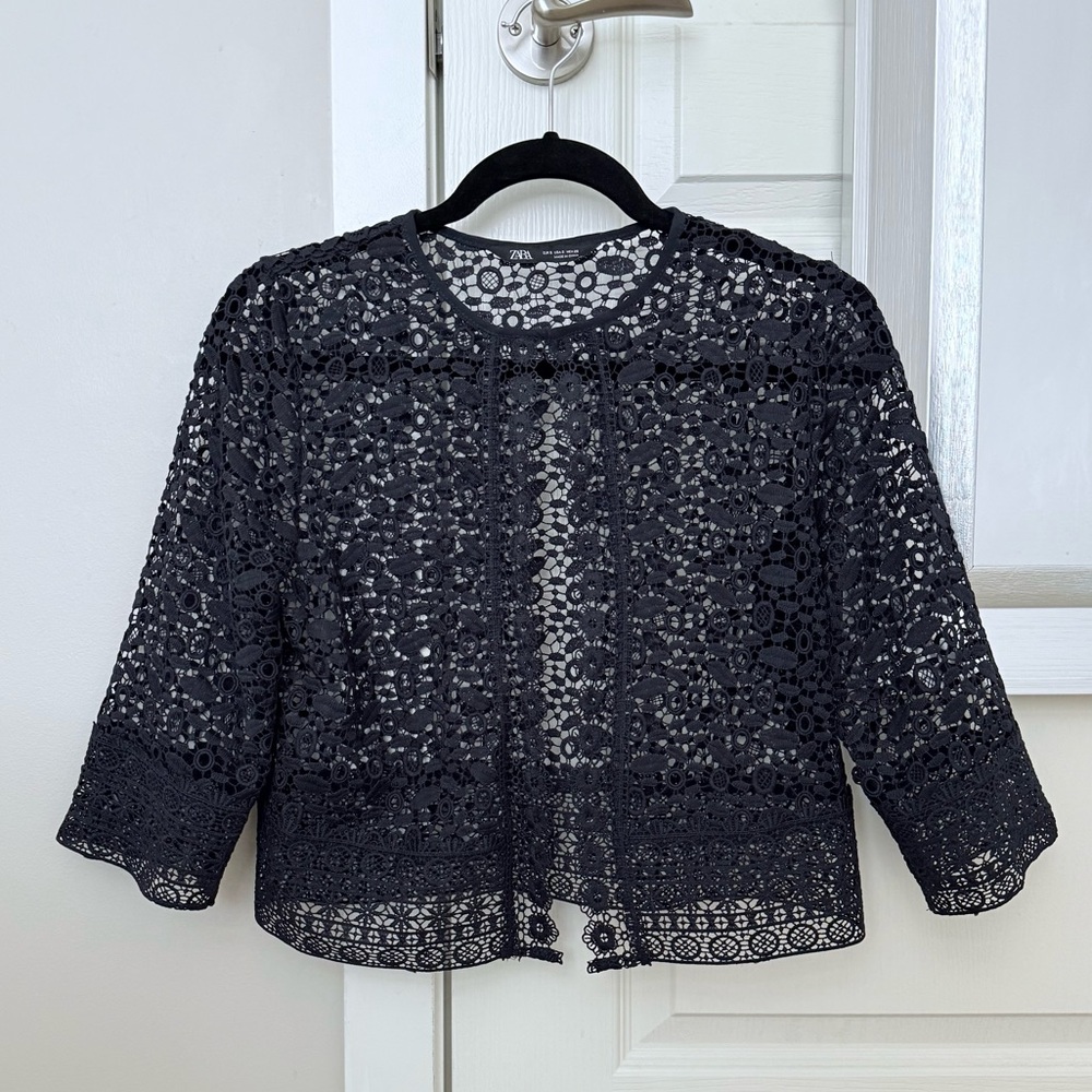 Zara Cropped Lace Top in Navy (Size S)